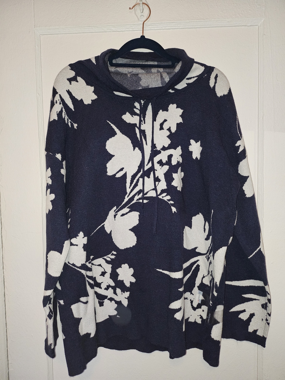 NWT Liz Claiborne Navy and Cream Knit Cowl Sweater